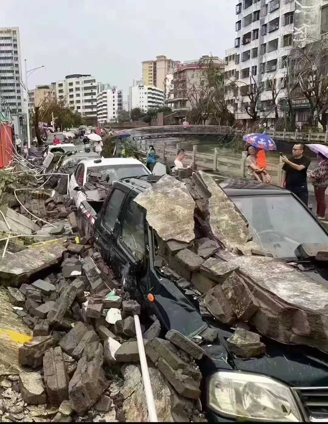 受寒潮大风影响,海口“三港”11月18日2时起停运