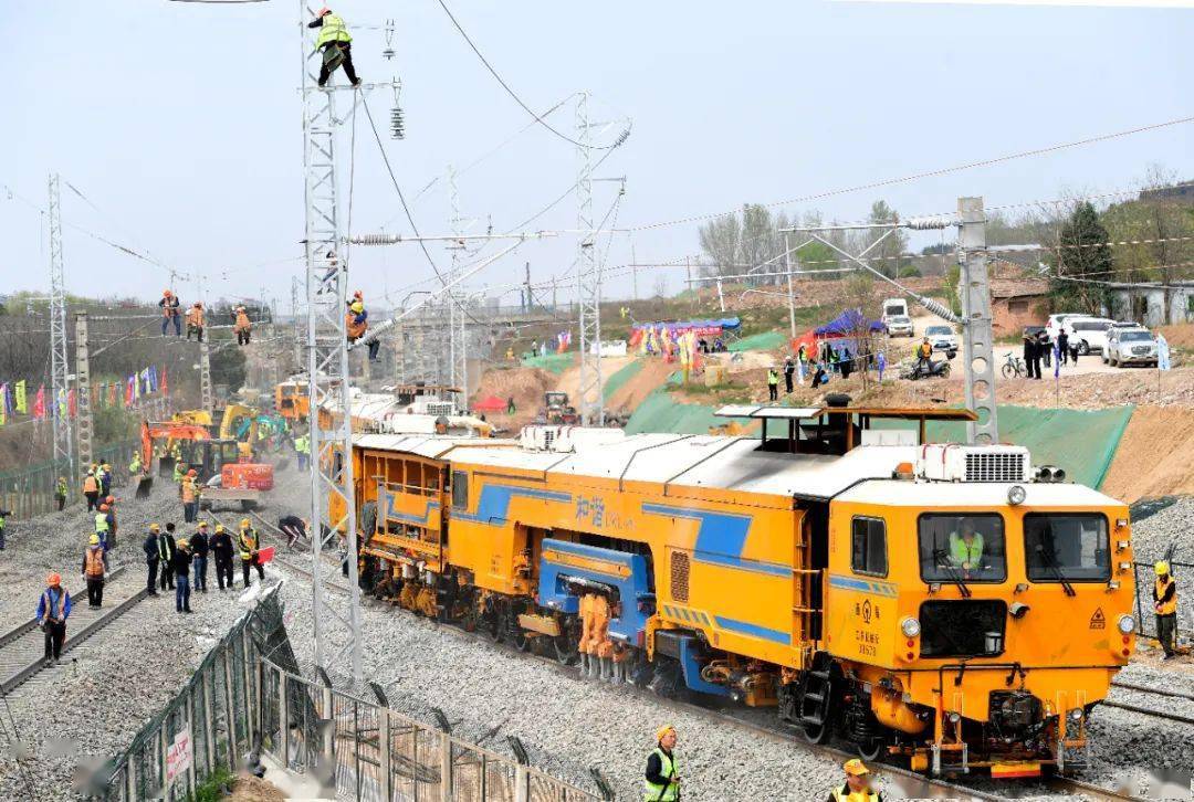 西安东站普速场正线顺利开通