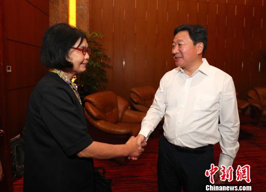 海外华文媒体走进安徽休宁：“小开关”何以连接全球汽车链？