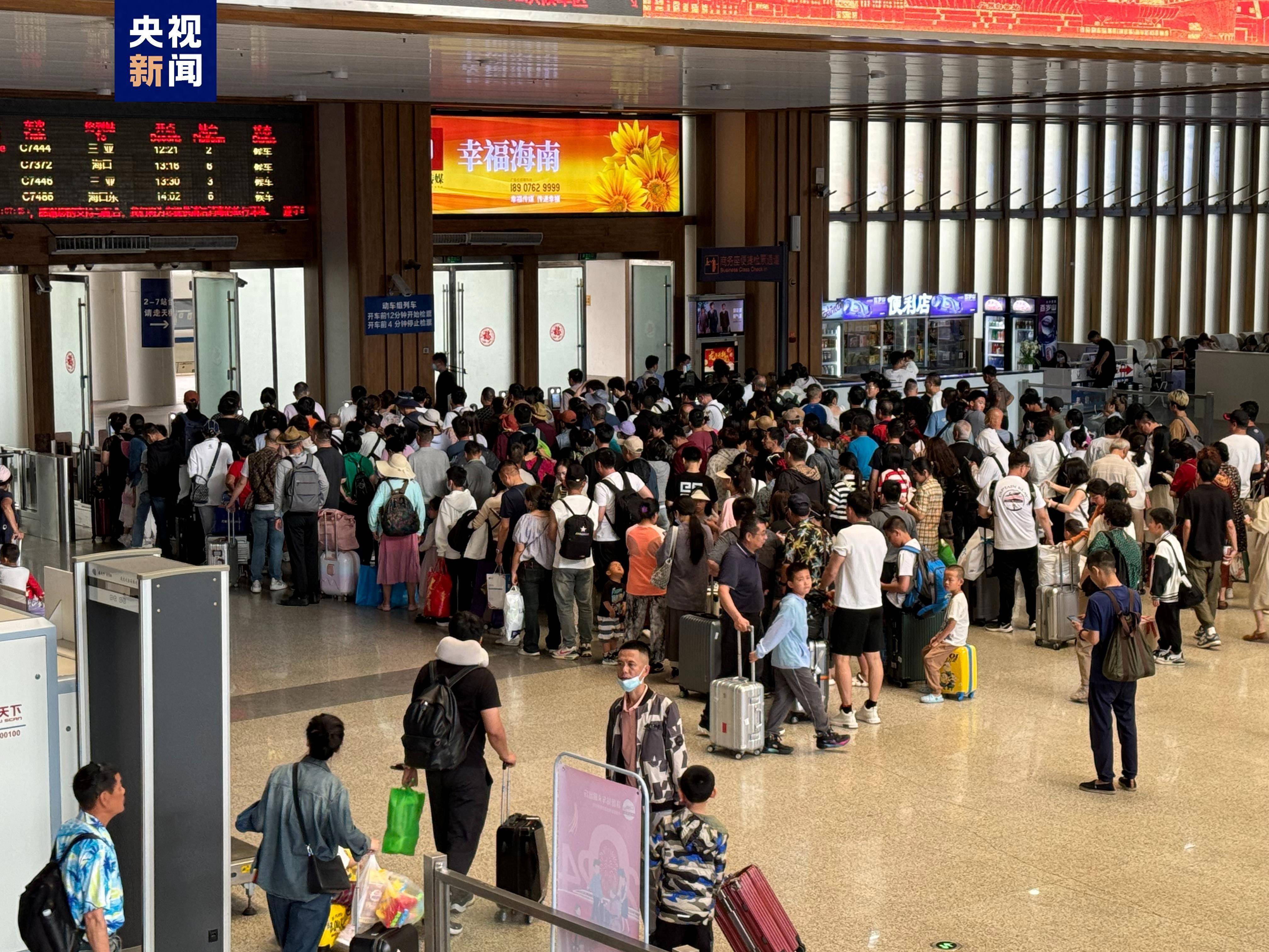 海南迎来外国人入境卡网上填报政策实施后首批旅客