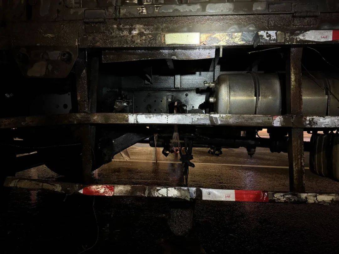 小米回应“汽车工厂内电池产线起火”：调试设备时磕碰电池包