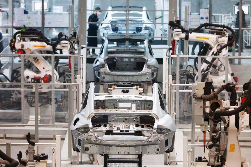 小米回应“汽车工厂内电池产线起火”：调试设备时磕碰电池包