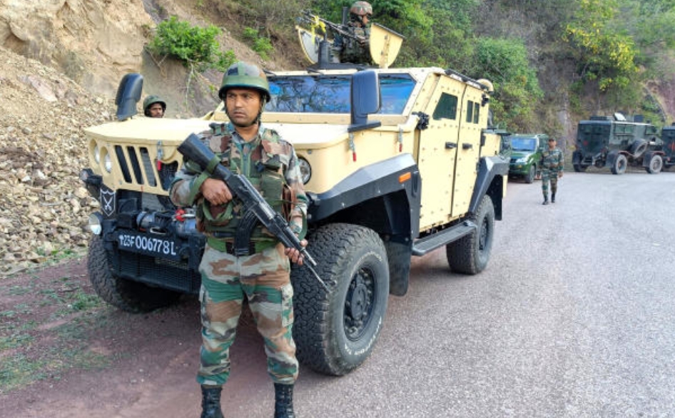 墨西哥一旅游巴士侧翻致27人伤亡