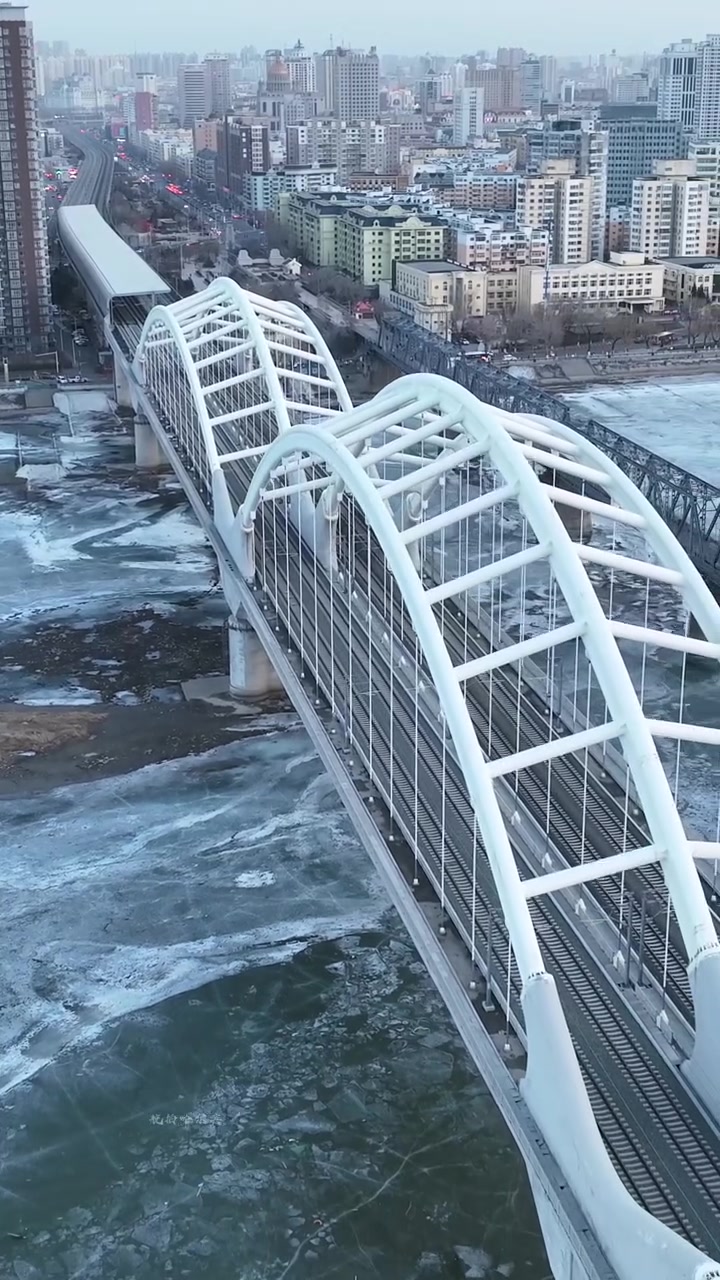 松花江干流同江段进入4个月封冻期