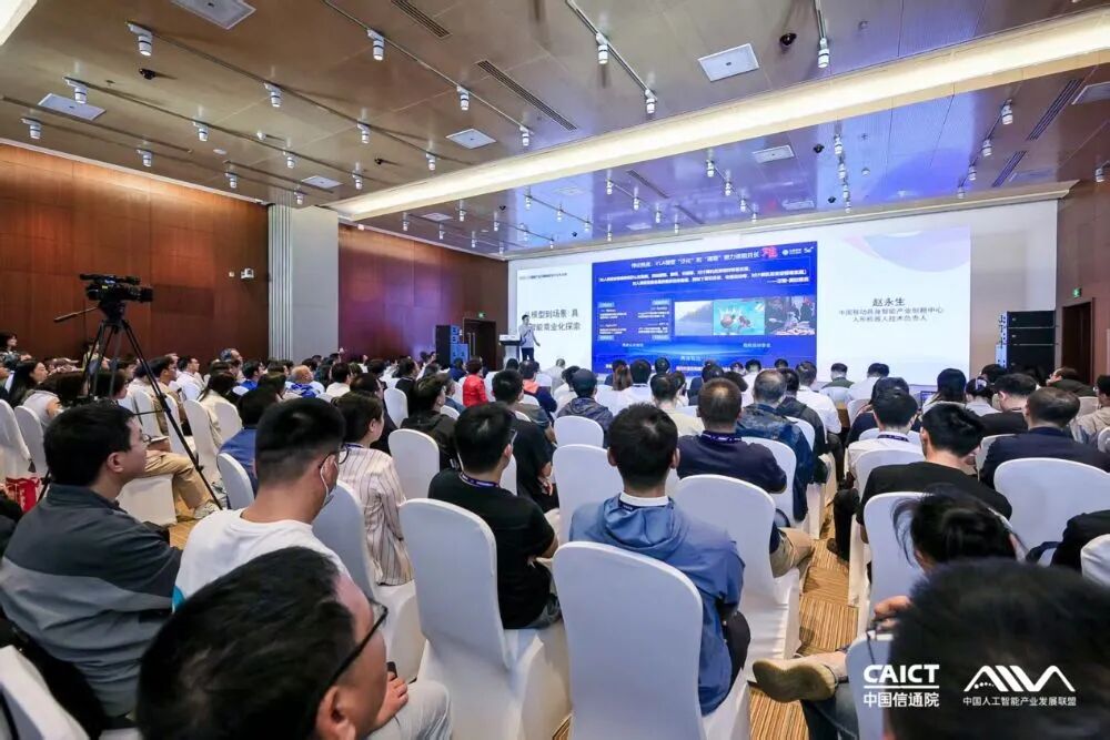 人保服务,人保财险政银保 _全息投影行业：技术突破与场景落地的双向奔赴