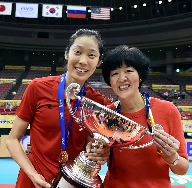 中国排球名宿郎平获国际奥委会教练员终身成就奖