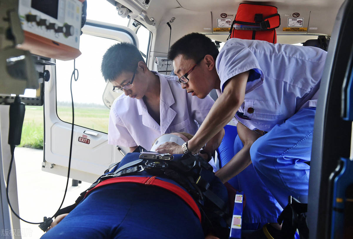 广东多部门深夜联动 快速转运海岛中风患者