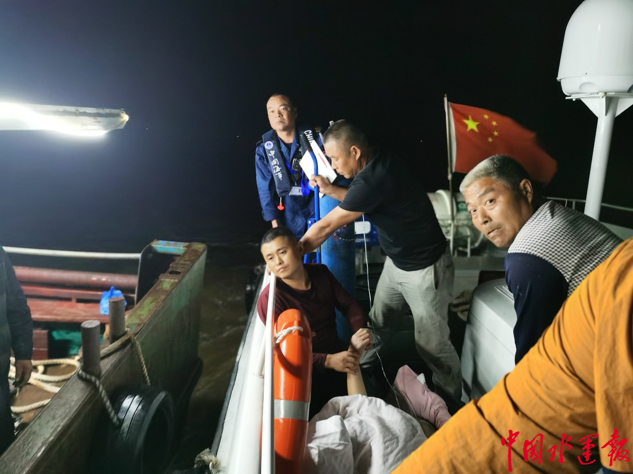 广东多部门深夜联动 快速转运海岛中风患者