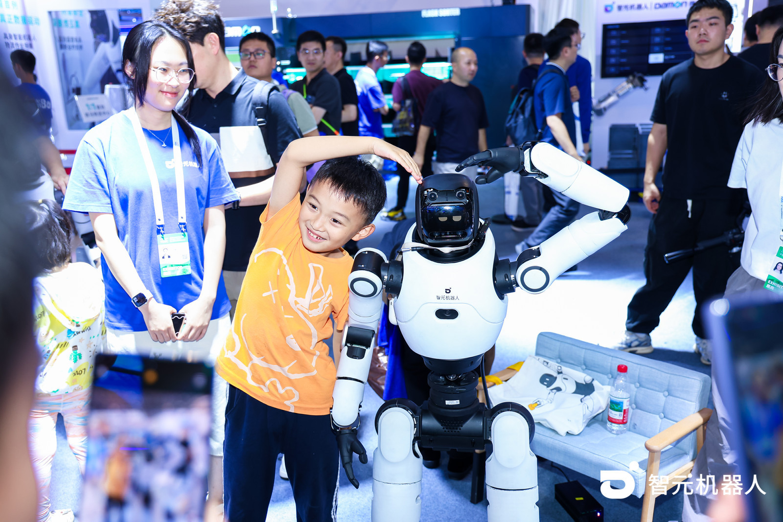 工信部：加强养老服务机器人等产品研发