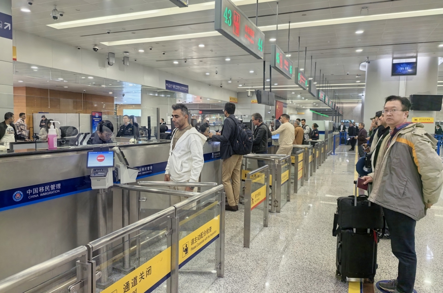 外国人来华入境卡可线上填报 便民新政提升通关效率