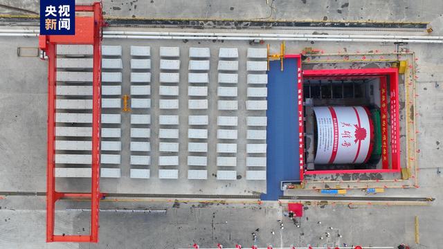 江西首条大直径高铁盾构隧道贯通