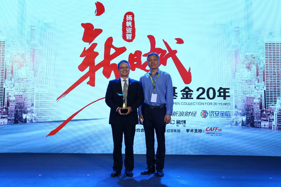 南方基金联合南方基金慈善基金会通过相关渠道捐赠300万港元，支援香港大埔应急救灾及灾后重建工作