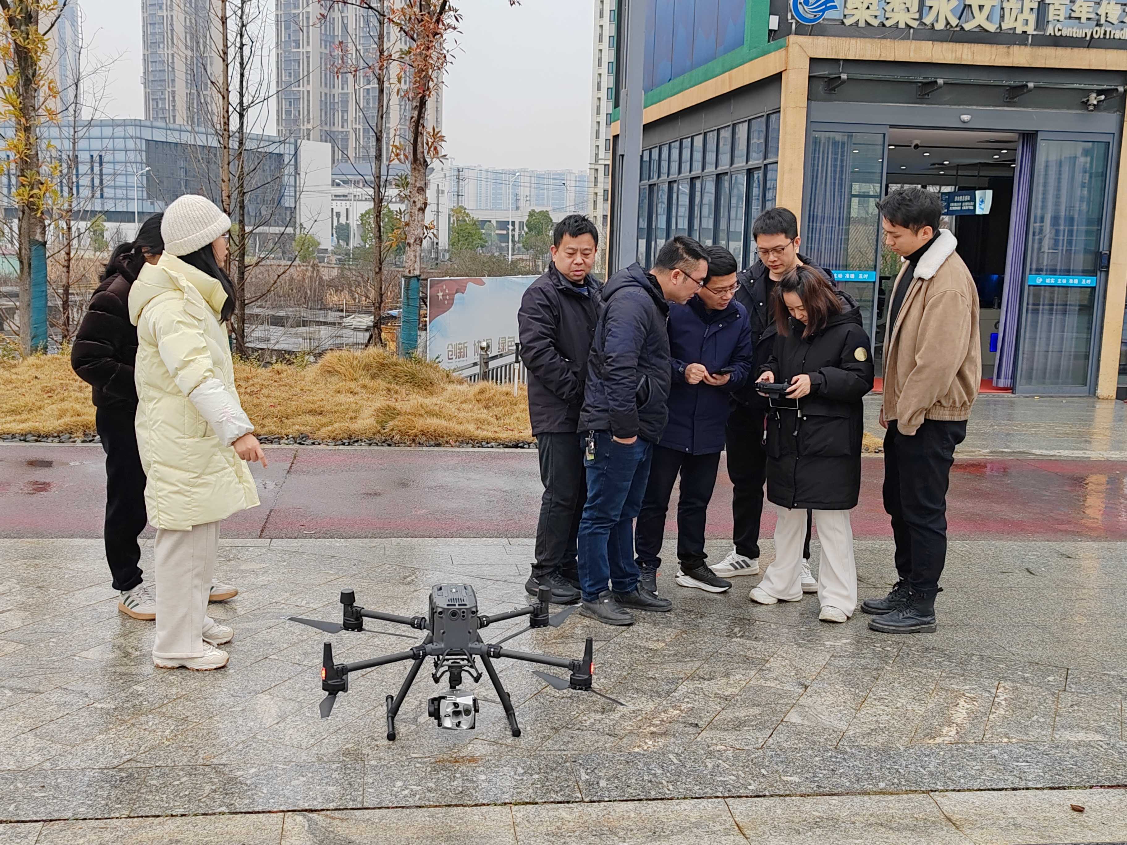 无人机操控员就业缺口达百万，年轻“飞手”如何获得高薪酬