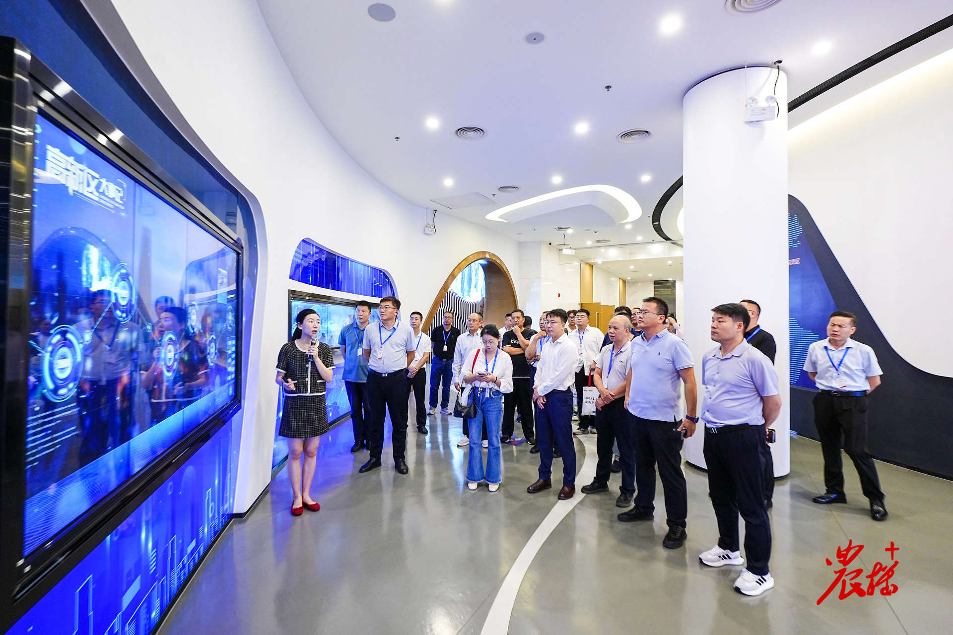 2025-2030年医疗卫生产业投资：聚焦“产业链安全”与“国产替代”主航道_人保财险政银保 ,人保伴您前行