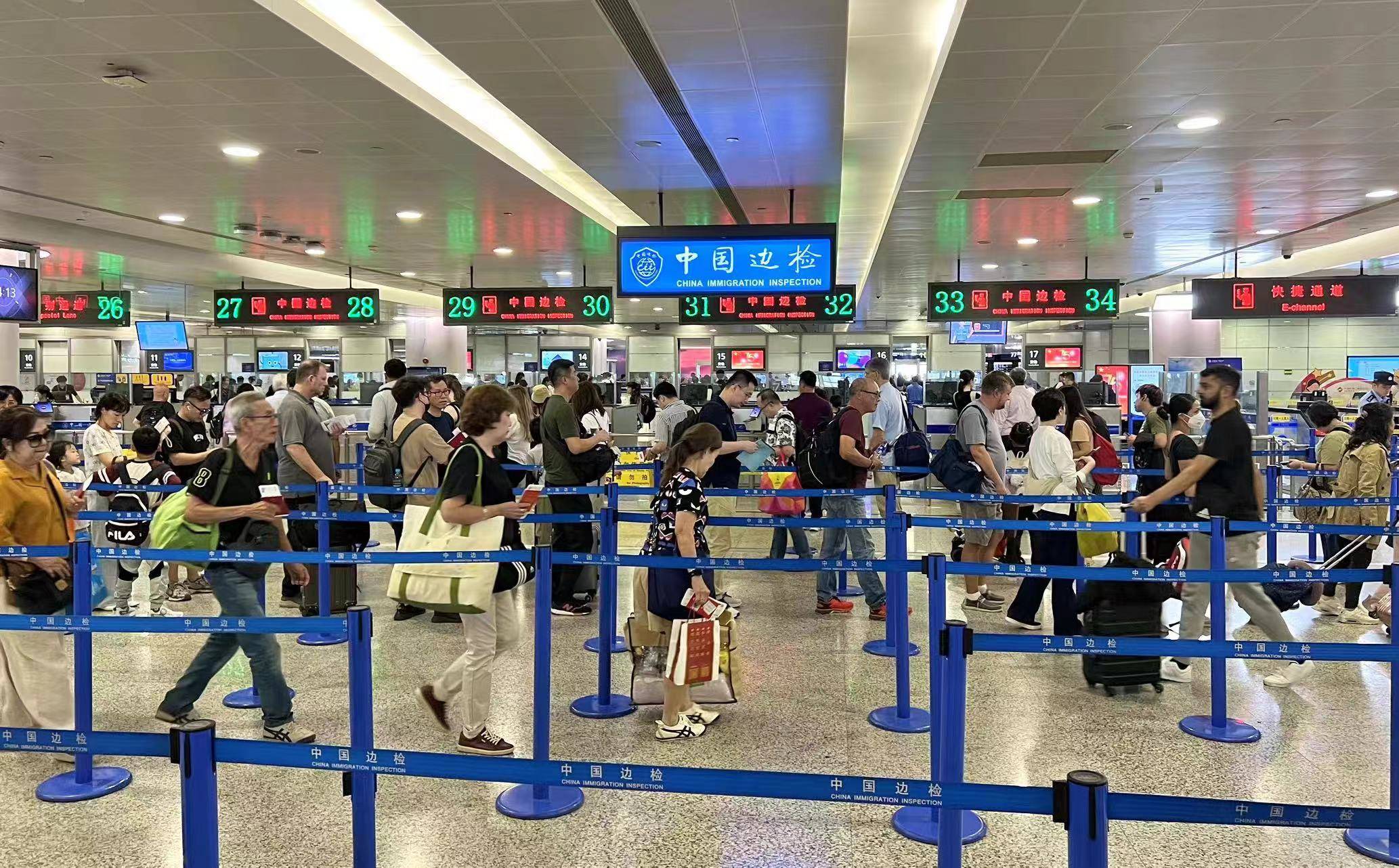 成都边检站今年查验出入境人员590万余人次 已超去年总量