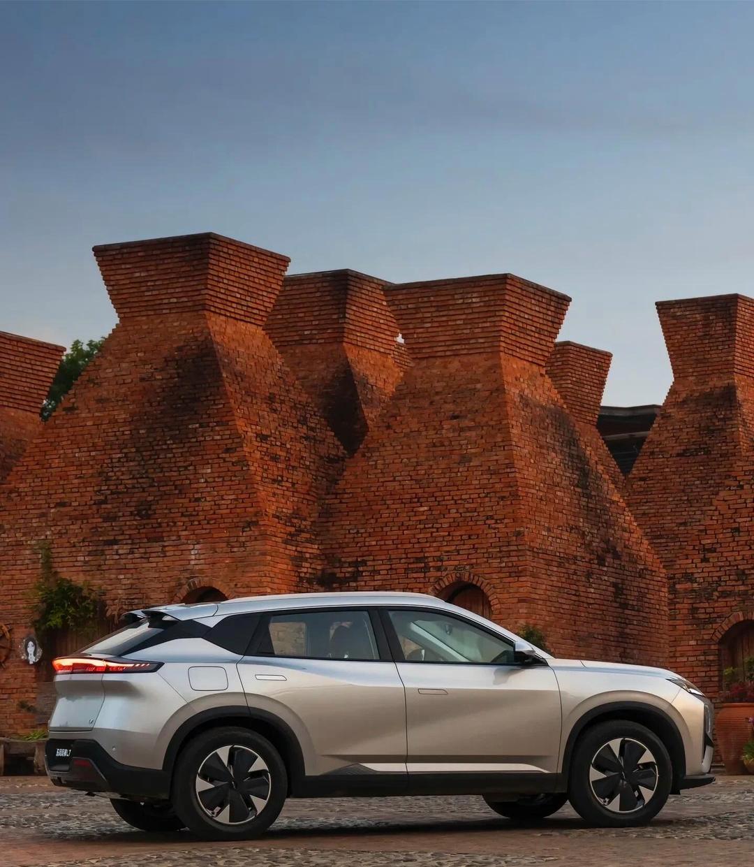 新能源电池行业:绿色能源的“续航焦虑”与长寿命快充平衡之道_人保伴您前行,人保财险