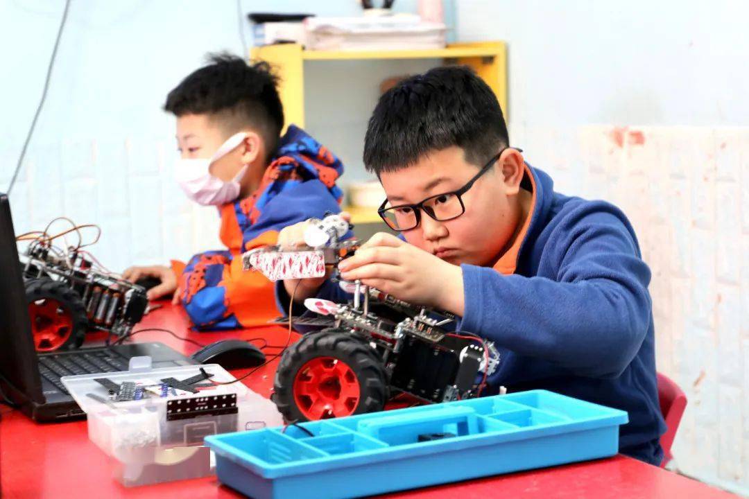 四川省大模型及人形机器人训练场揭牌