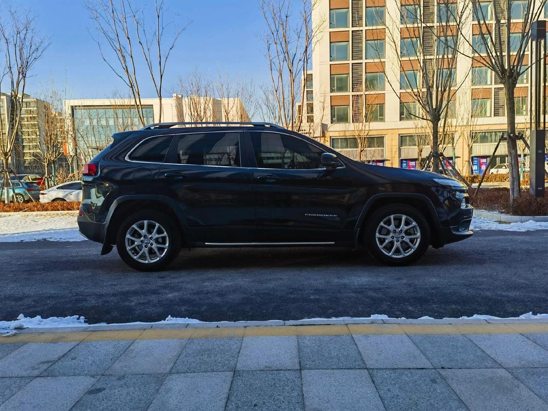 克莱斯勒召回3565辆进口吉普自由光汽车