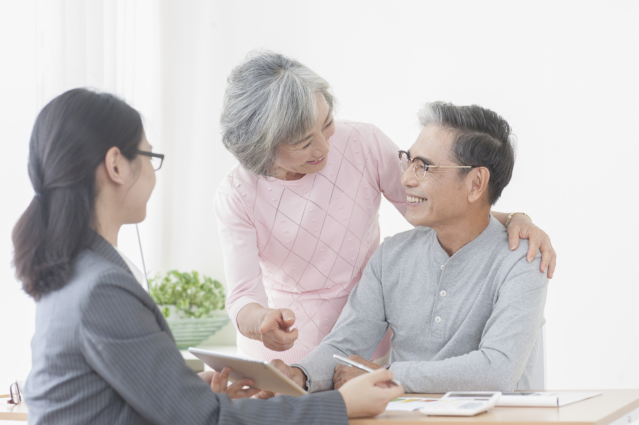 人保服务 ,人保伴您前行_2026-2030年中国智慧养老行业:老龄化加速下的万亿级刚性市场投资图谱