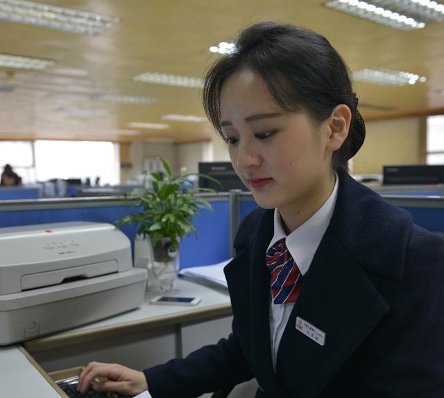 长沙银行：赵小中到龄离任，选举张曼为董事长