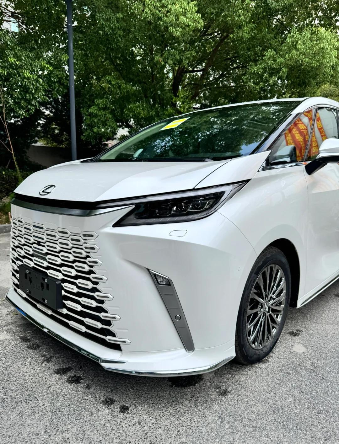 价格打“骨折”，曾“高攀不起”的进口豪车，找中国车企“求带”