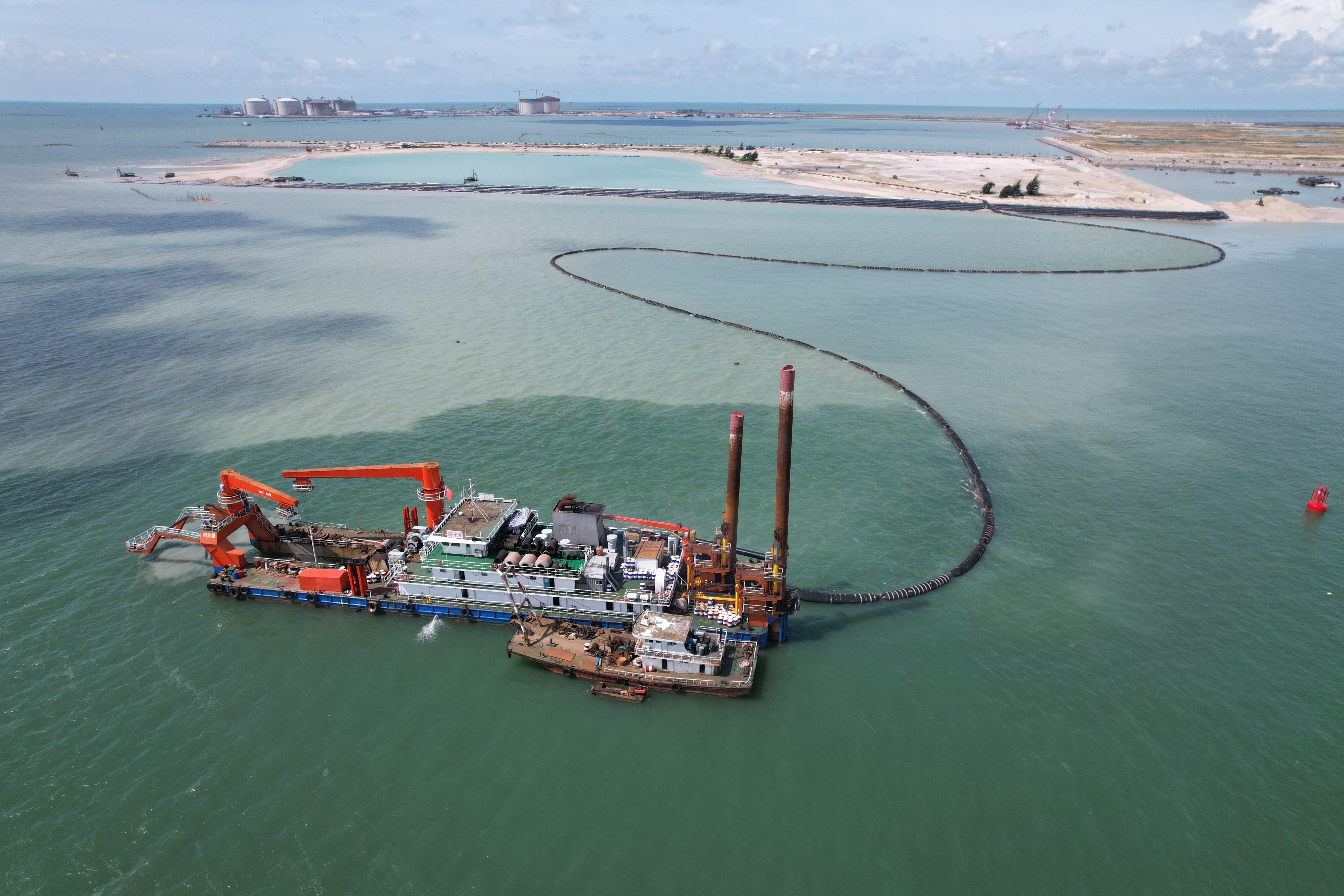 广西北海铁山港20万吨级航道陆域工程全面启动