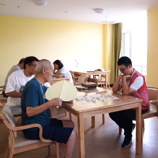 全国劳模李晶：用15载青春“托起”老人幸福“夕阳”