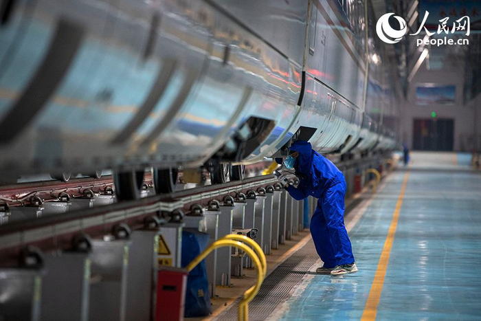 重庆：动车“体检”保障元旦节旅客安全出行