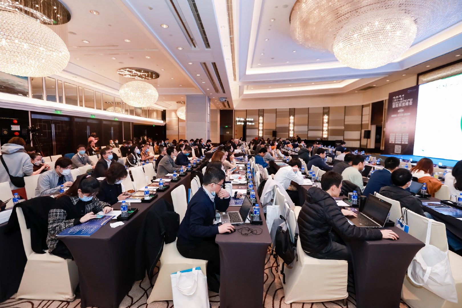 2026血液制品项目可行性：临床需求升级驱动的“产品精细化”与“治疗前移”_保险有温度,拥有“如意行”驾乘险，出行更顺畅！