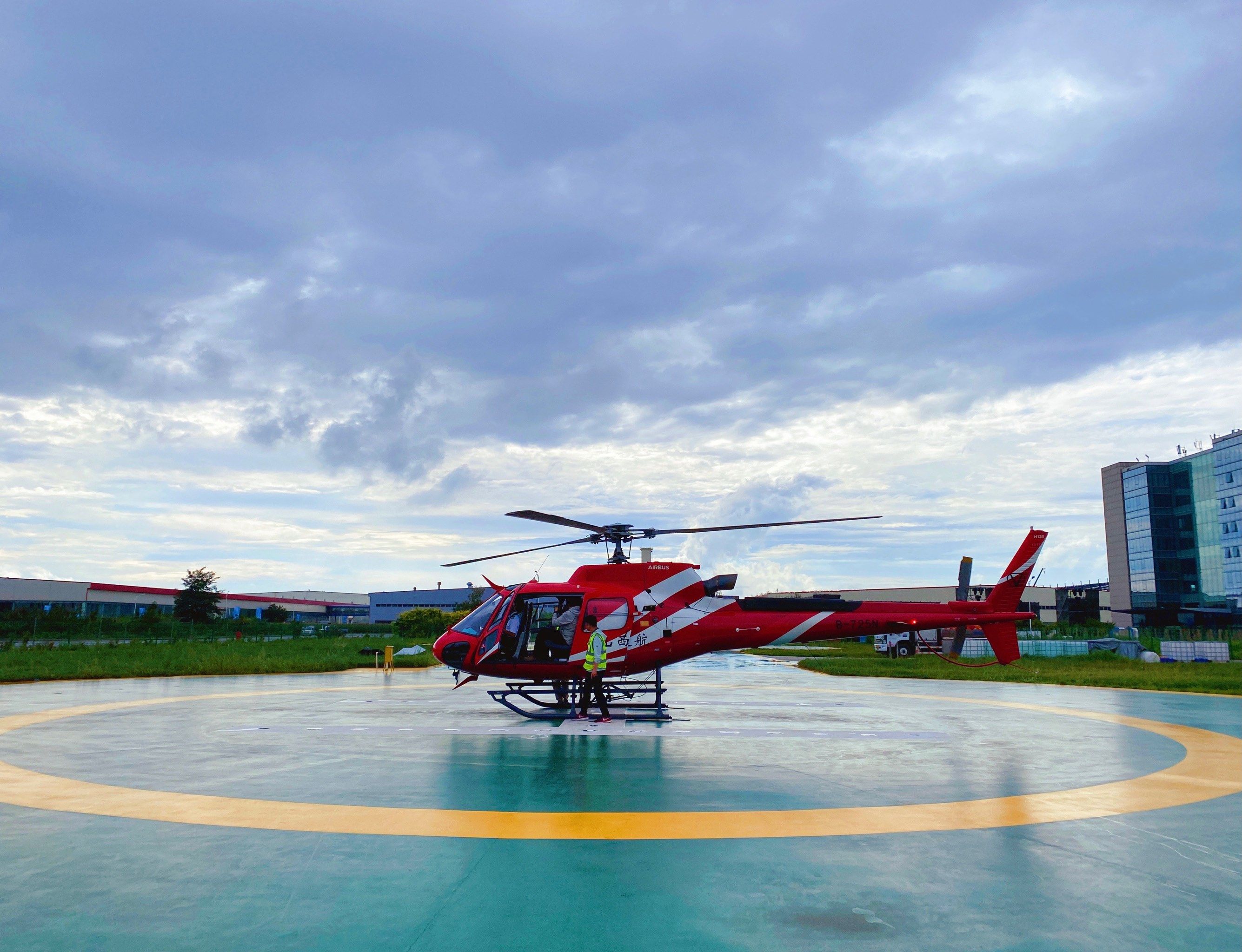 全球首款6吨级倾转旋翼机镧影R6000在四川成功首飞