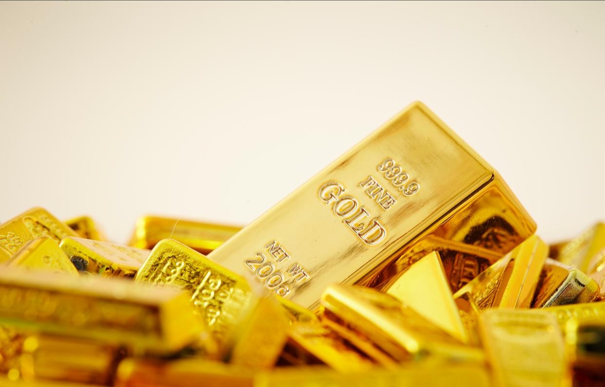 黄金价格暴跌200美元，银价跌幅超10%，贵金属多头遭集体坑杀！