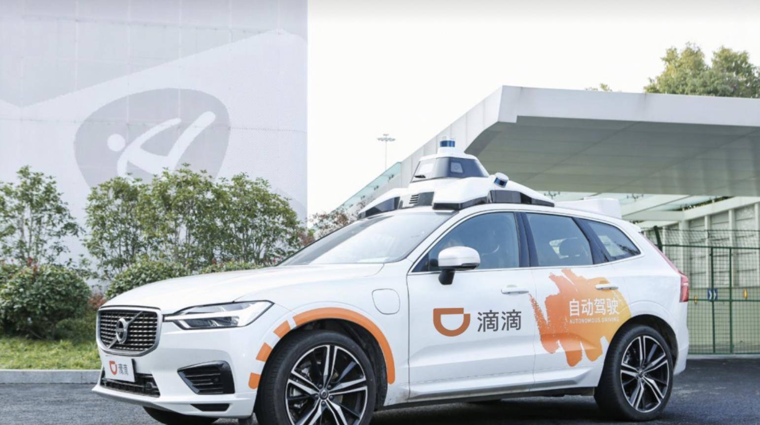 网约车这一年：司机谋求打破低价，平台押注Robotaxi和出海