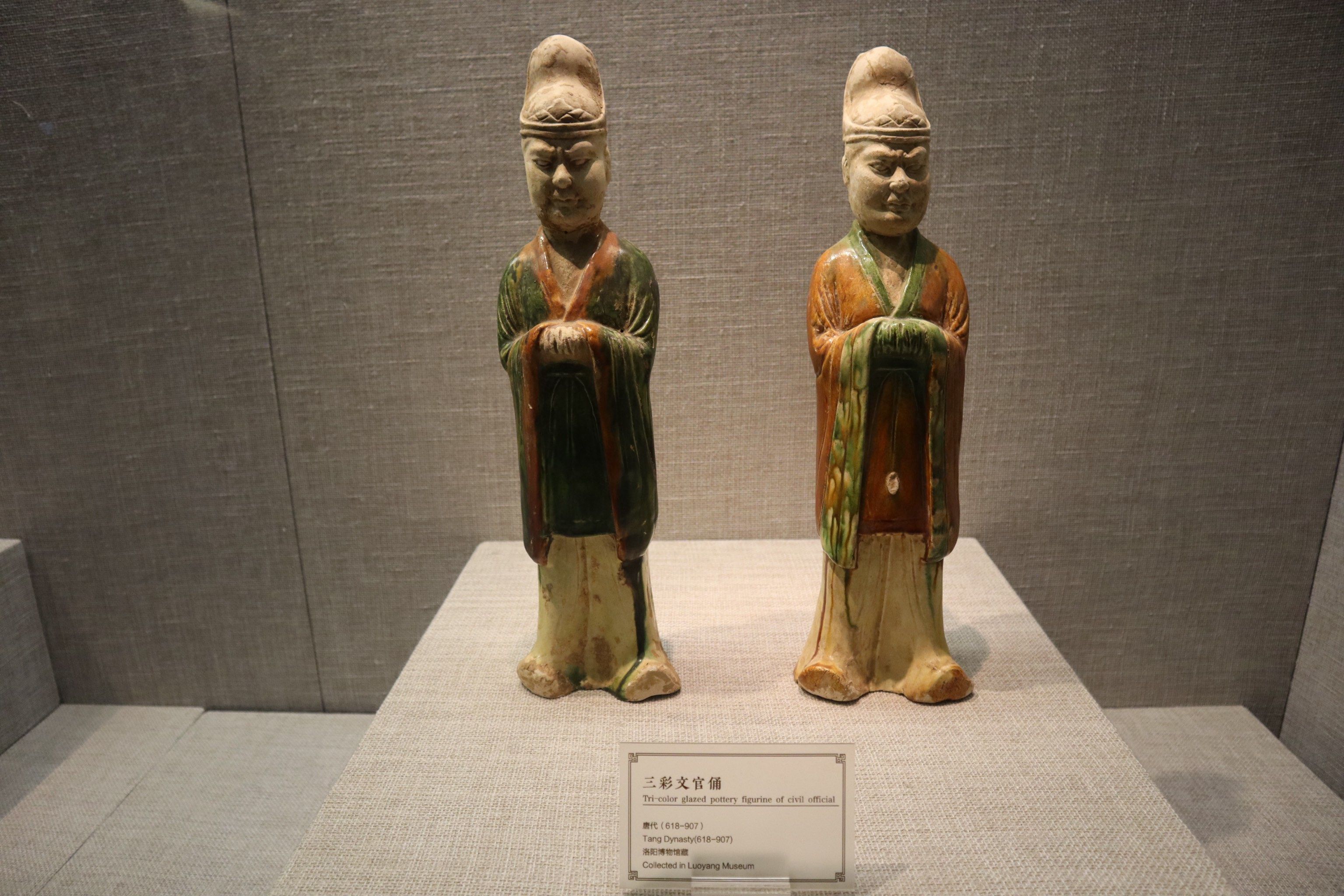 网友称洛阳博物馆唐代彩绘抬腿陶马倾倒碎裂 馆方回应