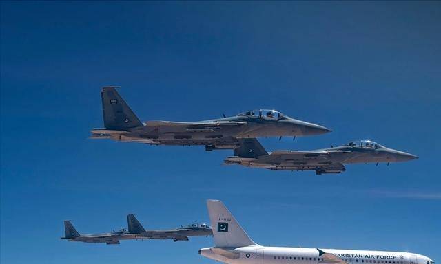 也门东部爆发武装冲突 南方过渡委员会发布“宪法宣言”