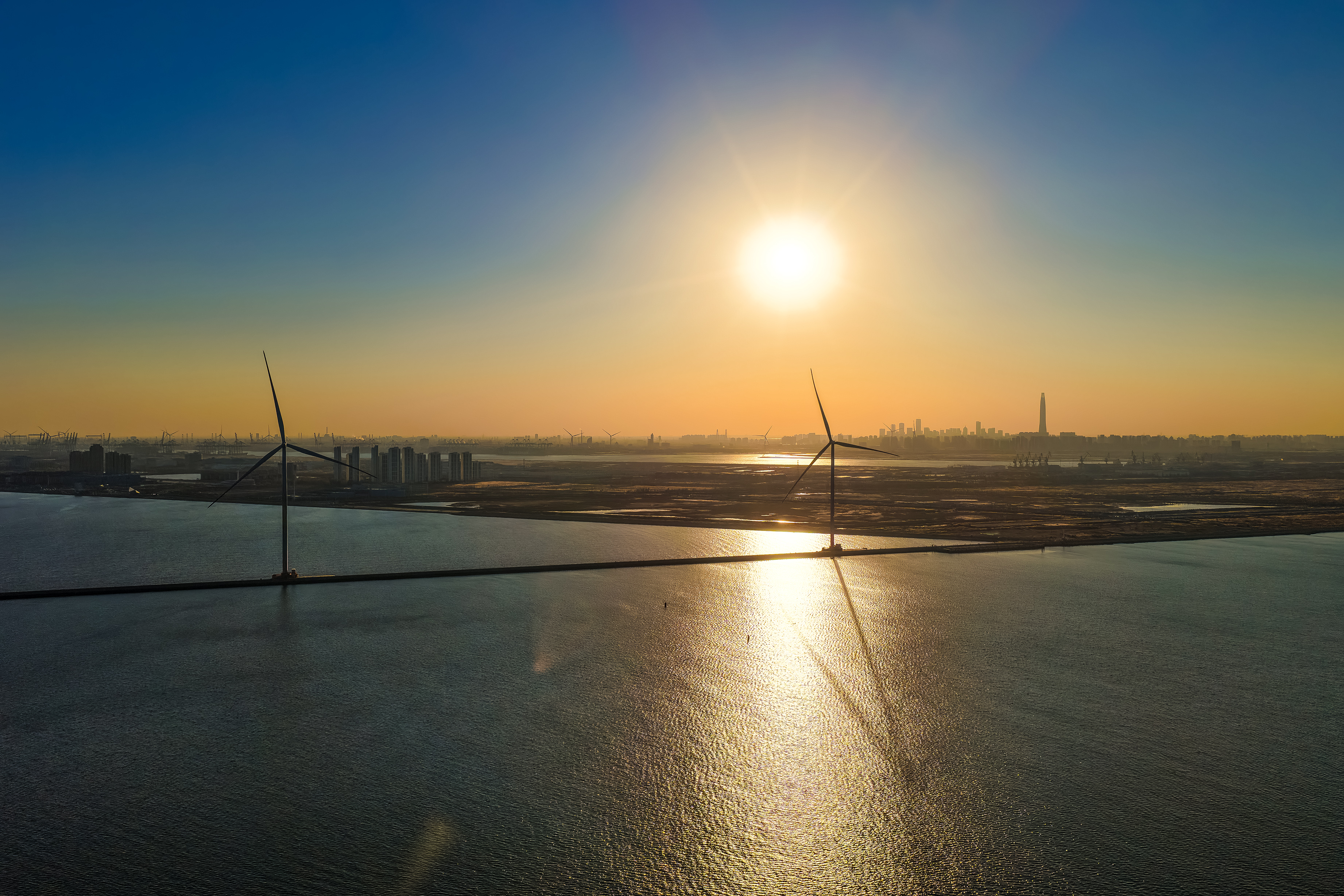 2025-2030年防腐漆行业:新能源基建的“刚需伴侣”,海上风电、光伏的防护蓝海_人保服务,人保车险