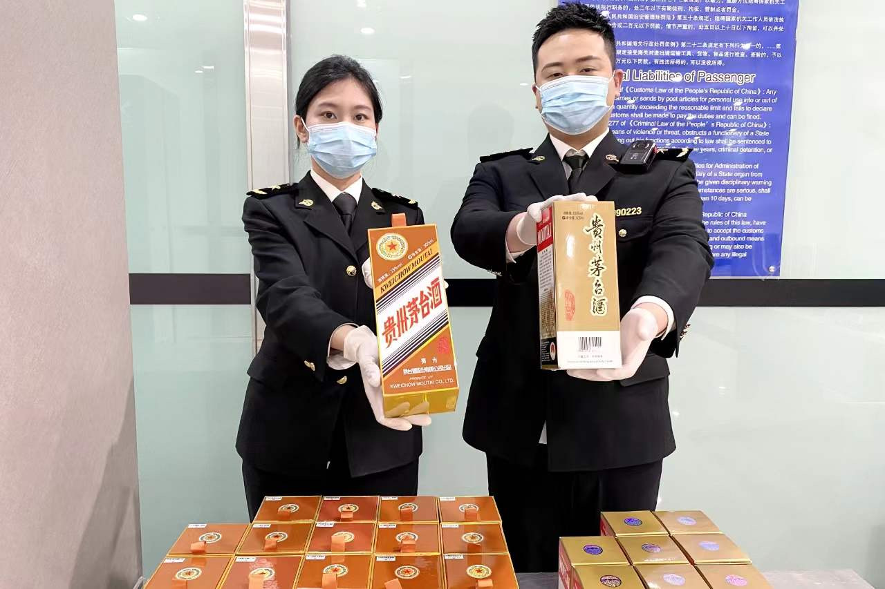 旅客违规携带濒危紫檀木18件 被济南机场海关查获