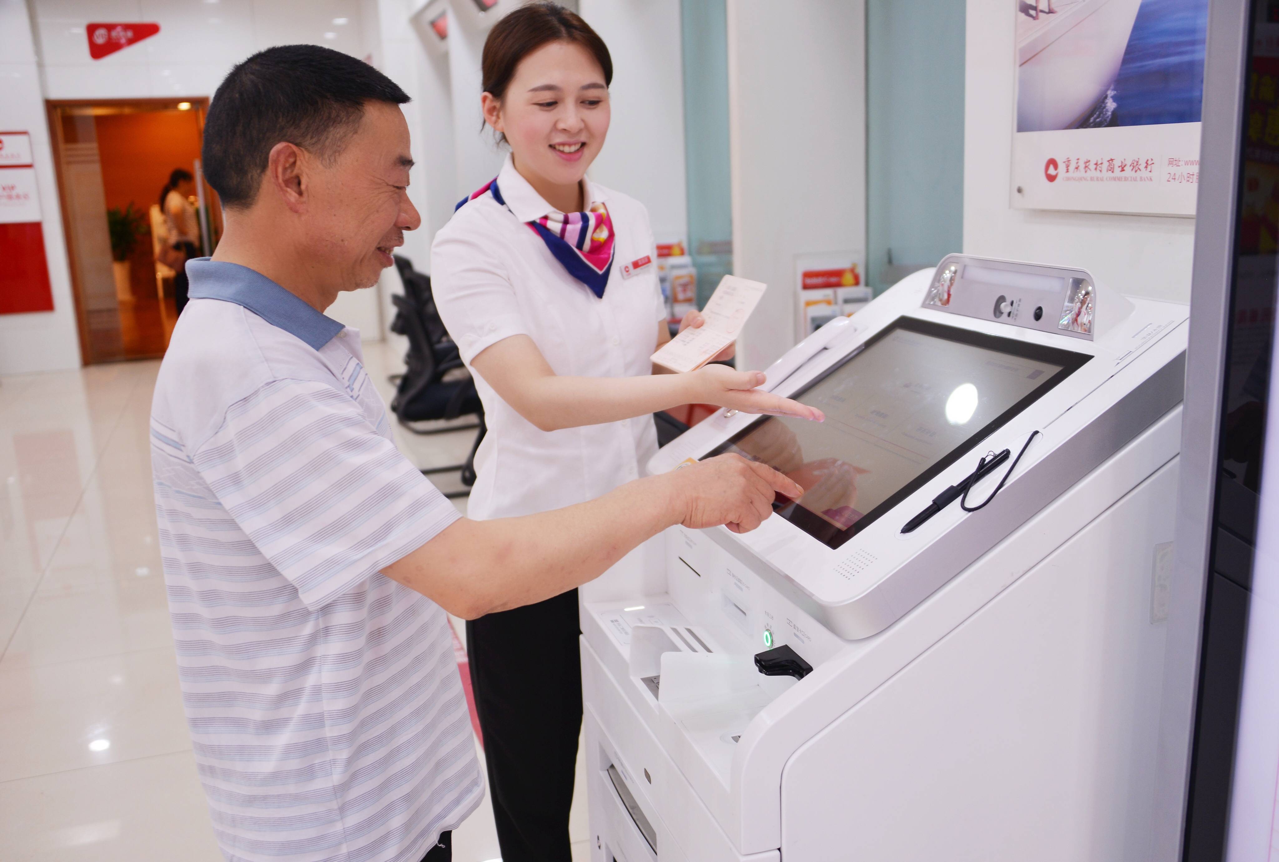 重庆农商银行:董事长刘小军任职资格获核准