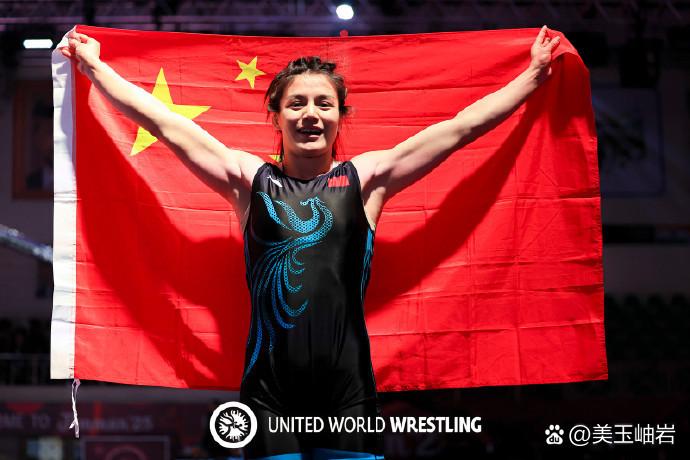 度小满公益领跑员李美珍勇夺2026厦马国内女子冠军