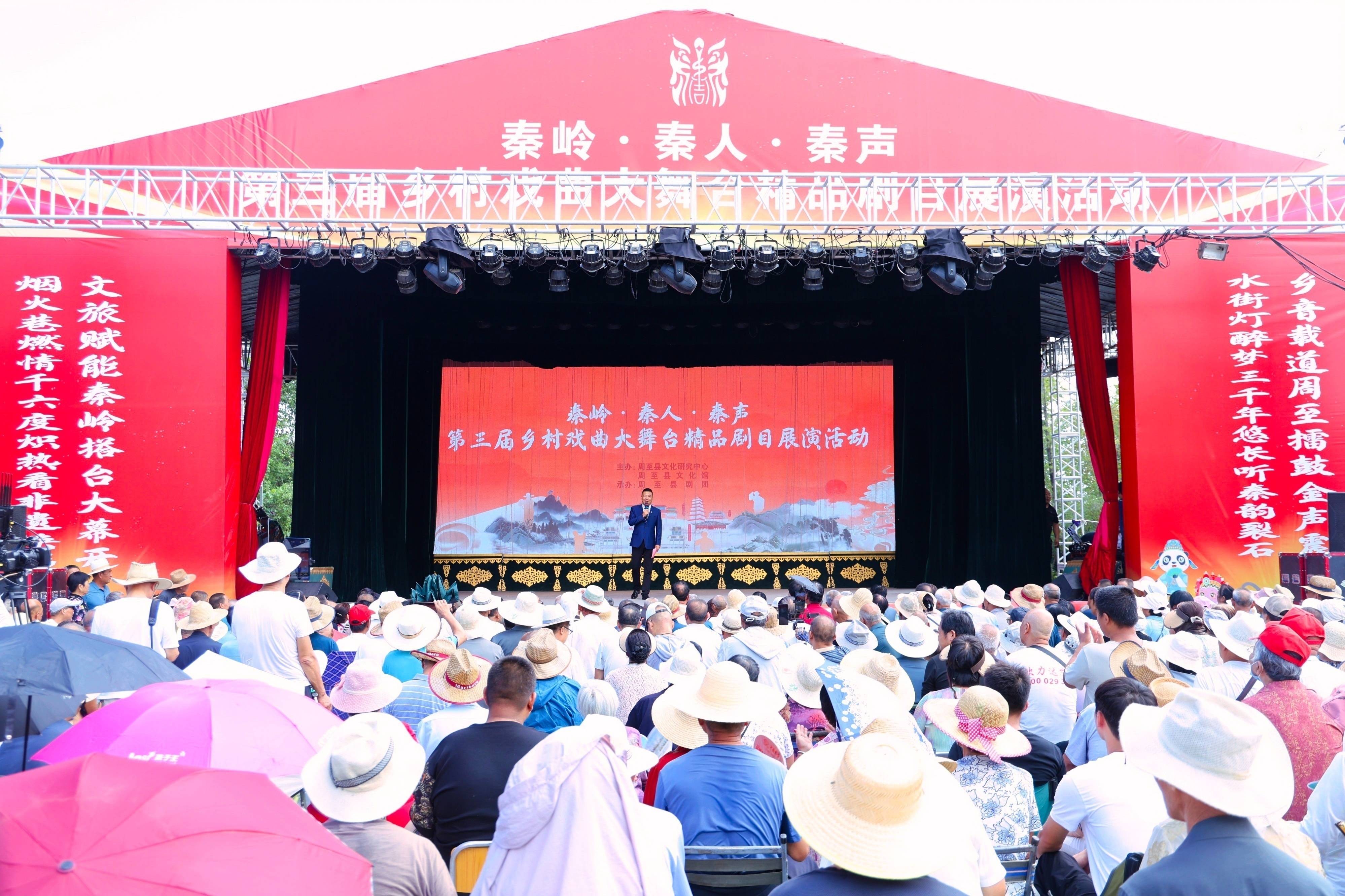 陕西华阴搭台特色“村晚” 老腔新调唱响千年古村