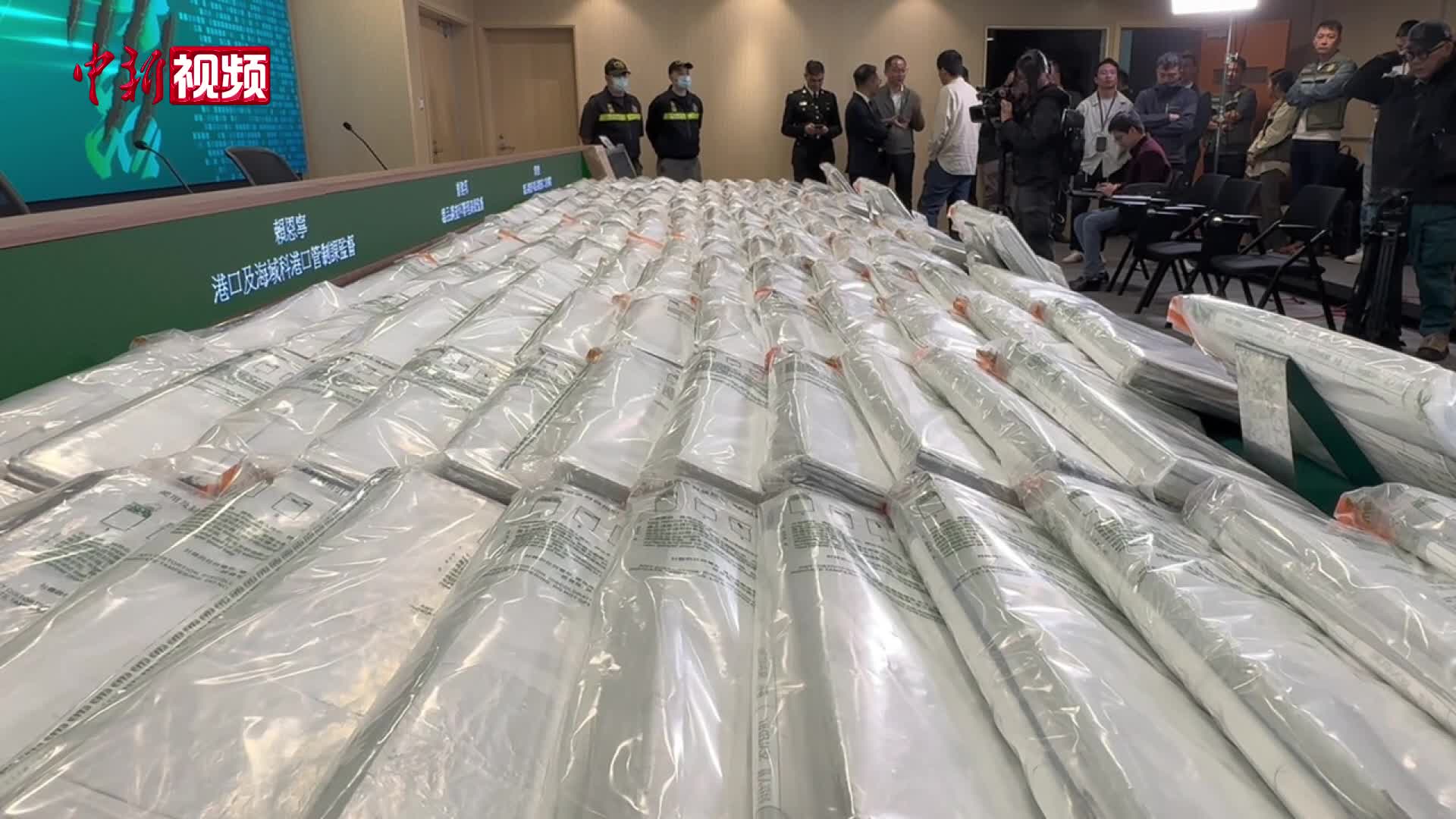 大连海关查获旅客违规携带含冰毒成分“三无”减肥药2400粒