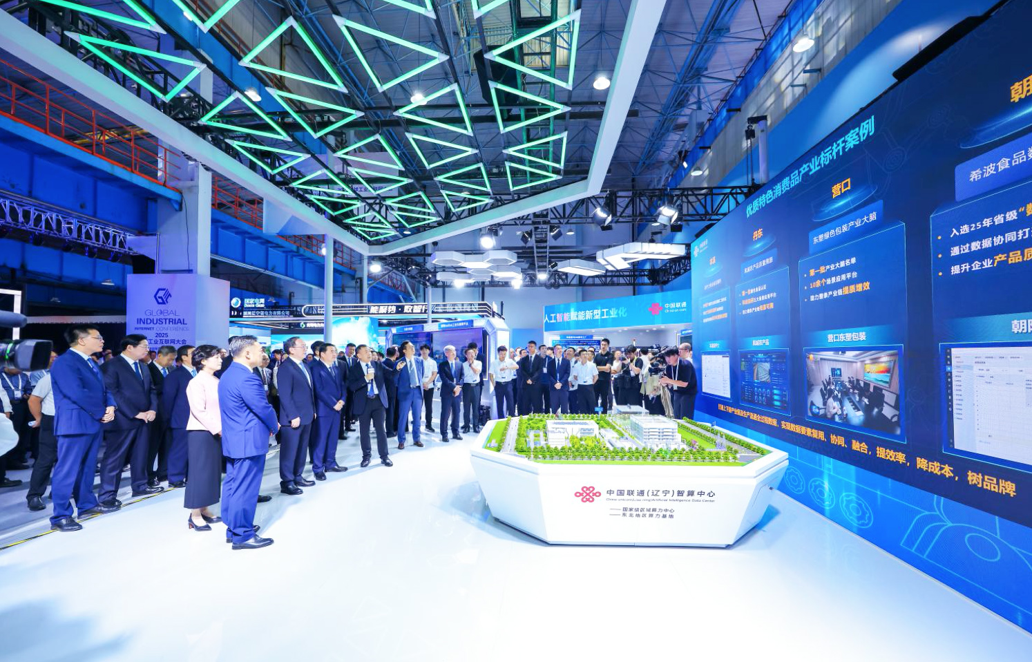 经纬早班车｜美国放宽英伟达H200芯片出口中国管制；日本破产企业数连续2年超1万家