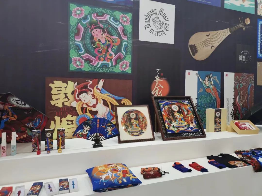 藏式年货琳琅满目 西藏日喀则民众欢喜迎新年