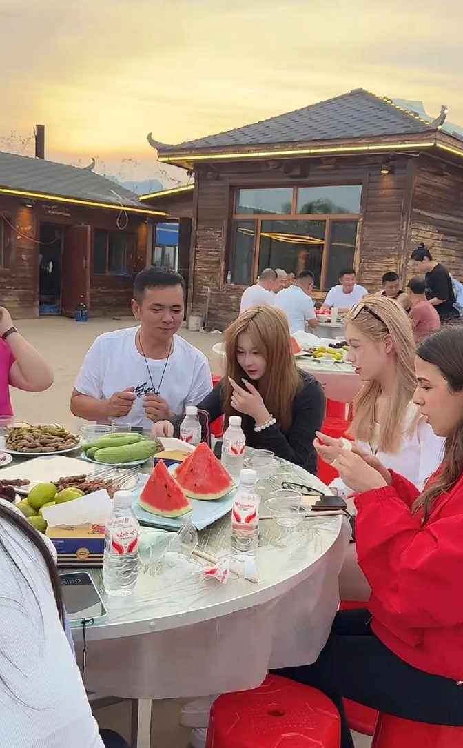 中俄游客在黑河乐享“中国年”