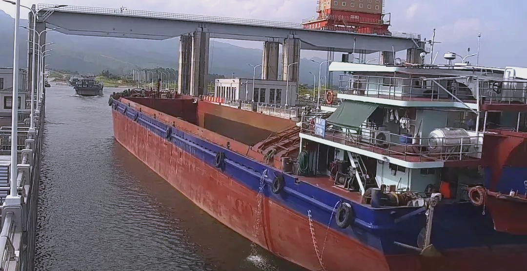 广西桂平船闸年过货量首破9000万吨
