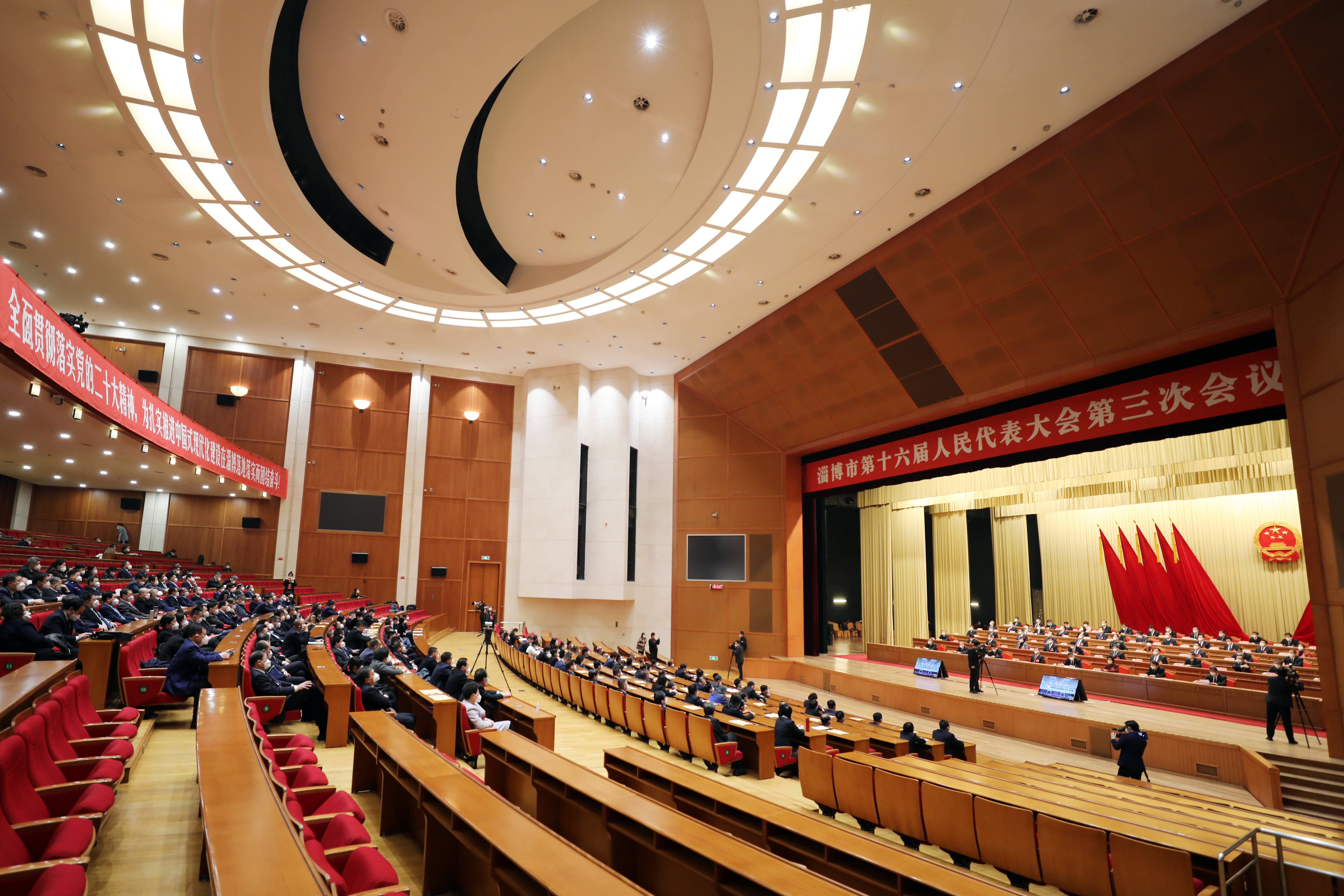 述评：内陆城市，如何拼“高水平开放”？