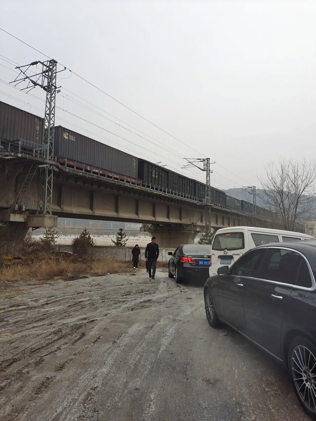 山西大部地区降雪 140余个高速公路收费站封闭