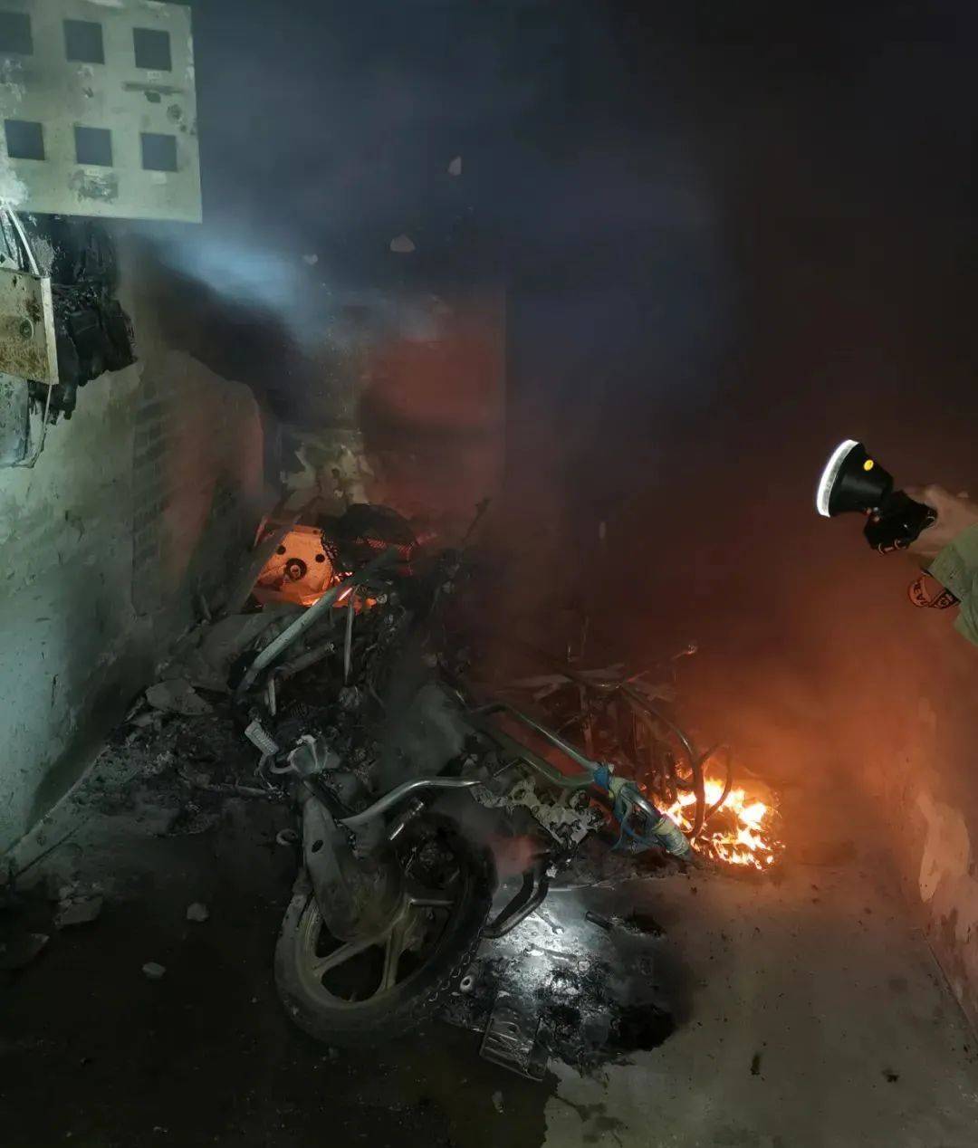 瑞士酒吧火灾致多名意公民伤亡酒吧业主获保释 意方抗议