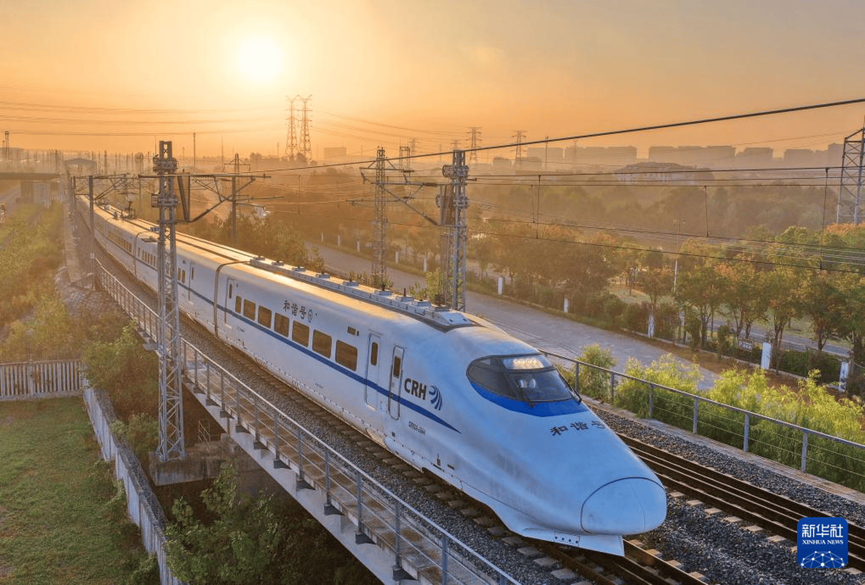 国铁郑州局实行新的列车运行图 首开延安到郑州高铁