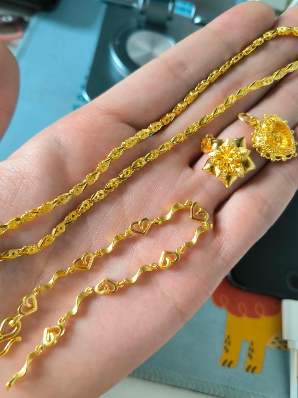 金价十年涨四倍，钻戒身价却暴跌，两者为何背道而驰