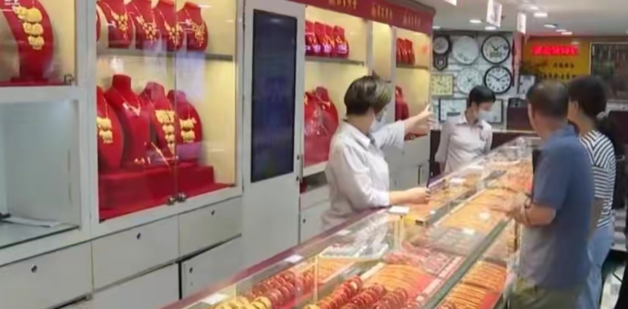 极致的狂热？白银一度暴涨14%至近118美元，此后涨幅回落至不到1%